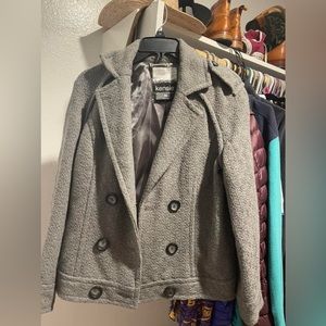 Only worn like once, size M, very nice coat!